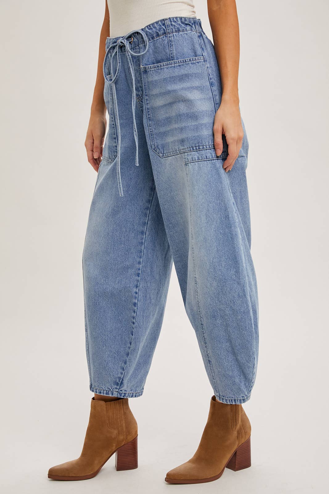Mid Rise Barrel Jean
