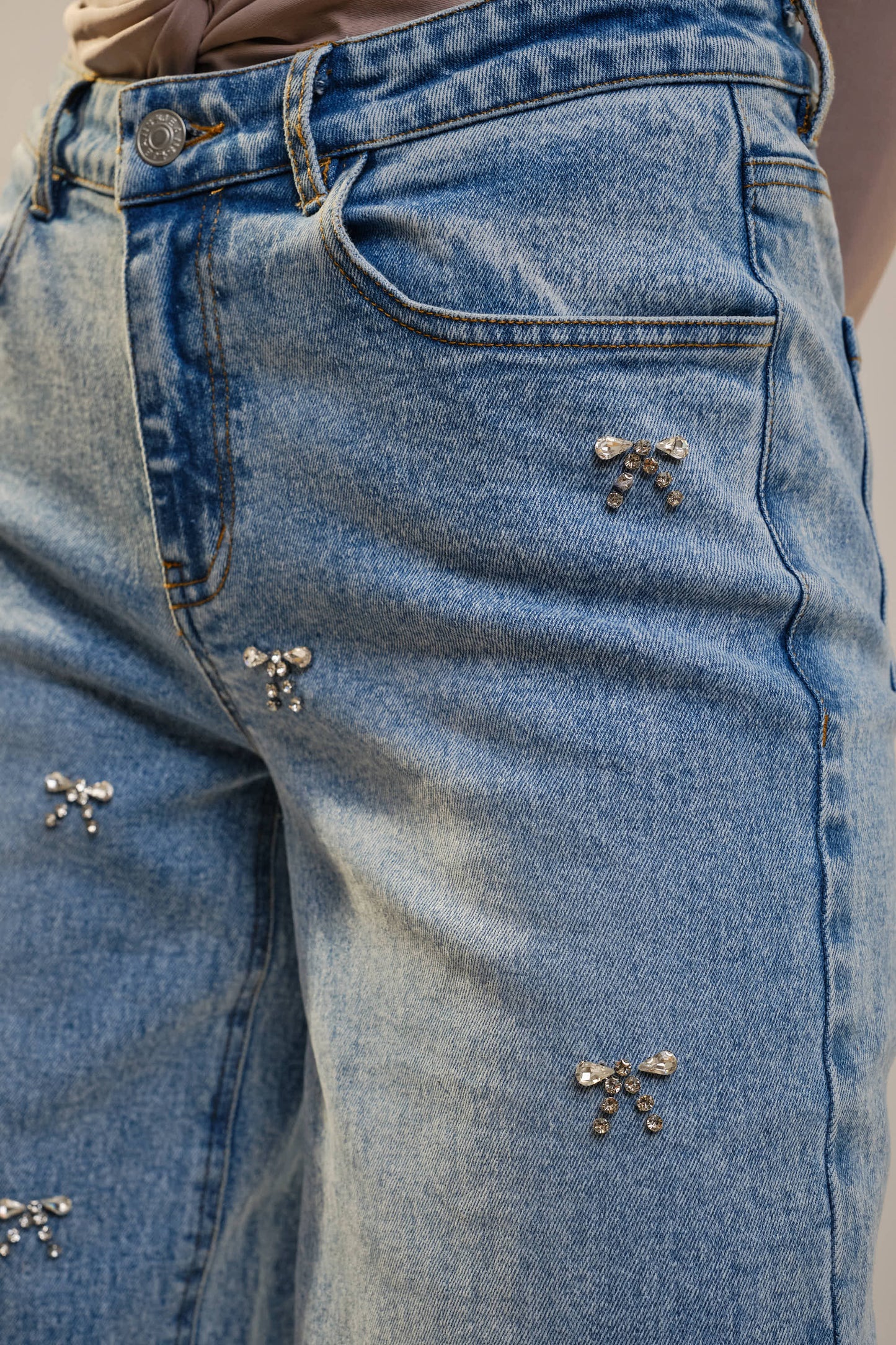 Bow Embellished Straight Leg Jeans